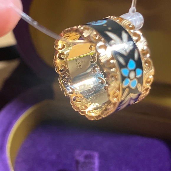 GUCCI ICON BLOOMS YELLOW GOLD AND ENAMEL RING - Picture 7 of 12